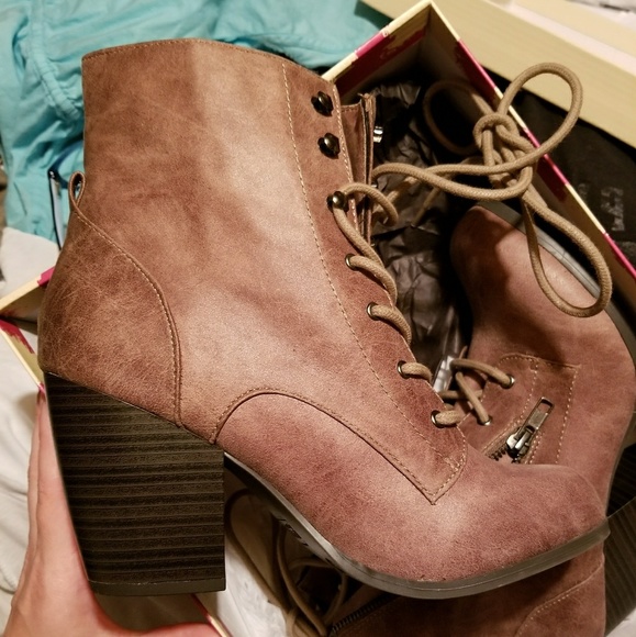 Dolce Vita Boots - Picture 4 of 4